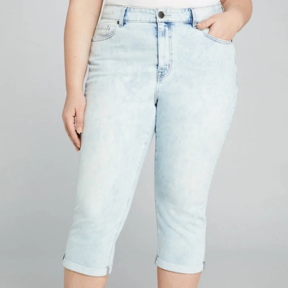 Lane Bryant Curvy Fit Acid Wash Pedal Jeans NWT